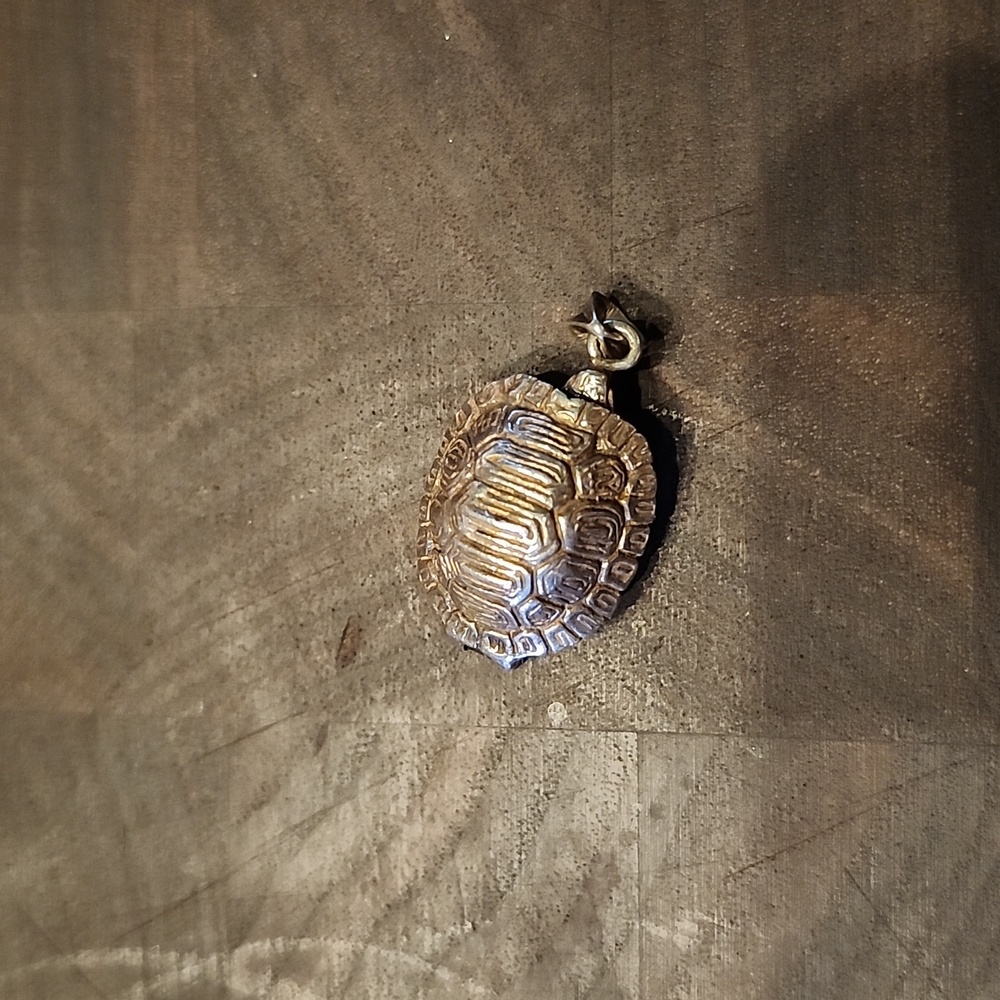 Turtle charm/pendant locket .925